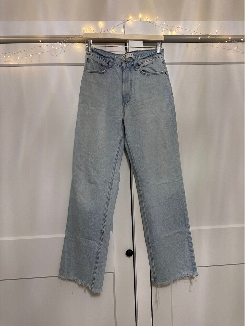 Abercrombie & Fitch The Loose High Rise Light Wash Jeans Size 26